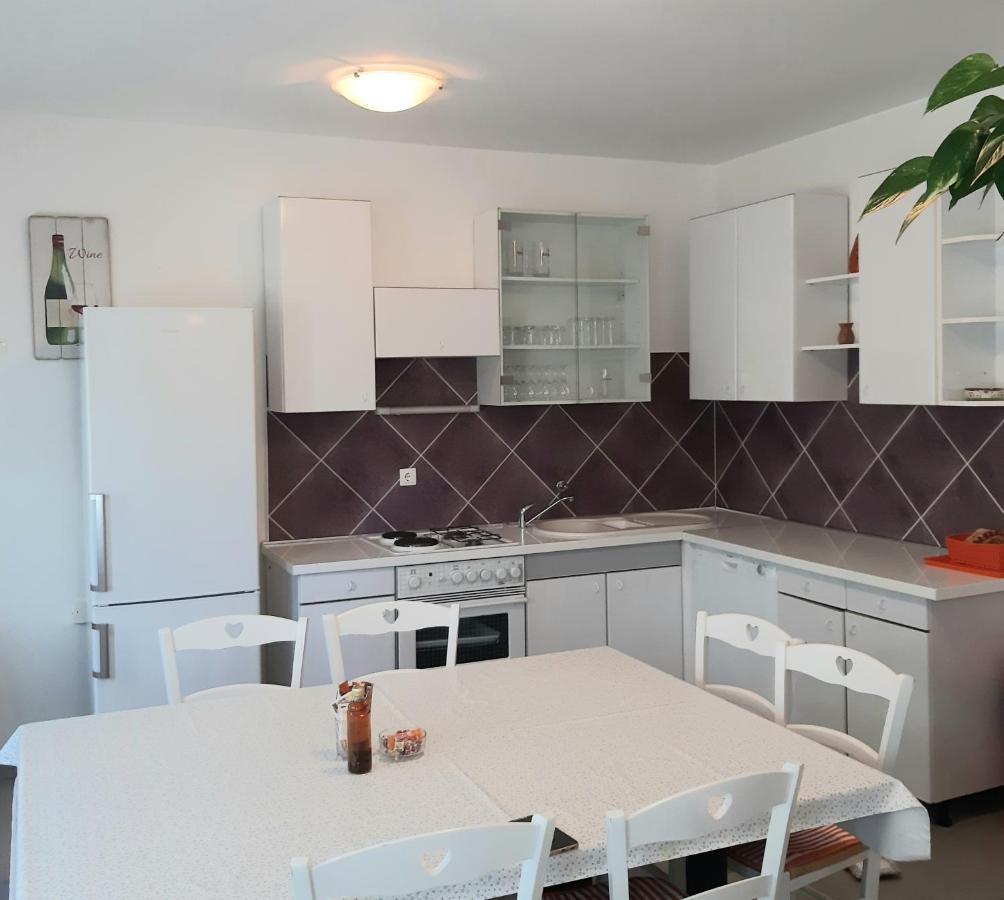 Apartmani Miletic Novi Vinodolski Eksteriør billede
